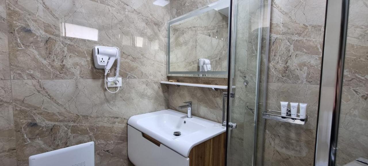 Aaa Apartment Berat Bagian luar foto